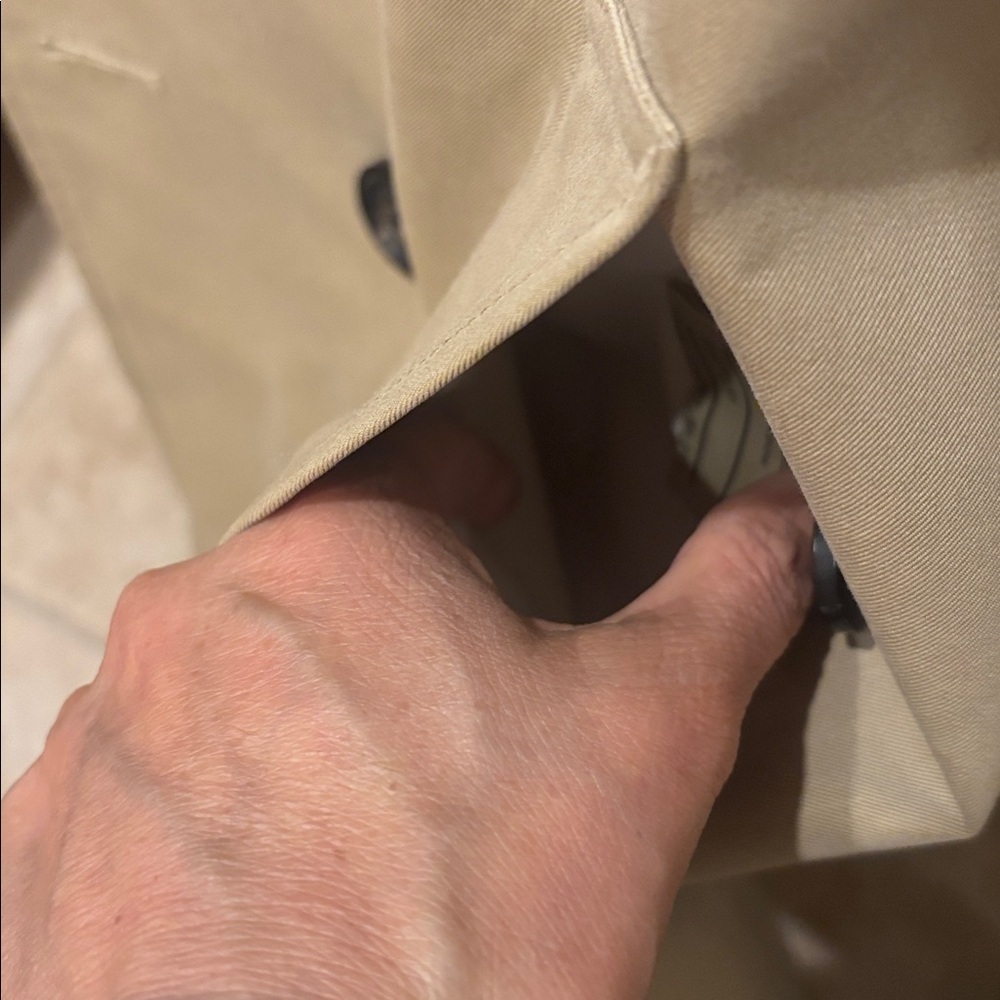 Burberry Mens Beige Trench Coat with Black Accents - Picture 9 of 14